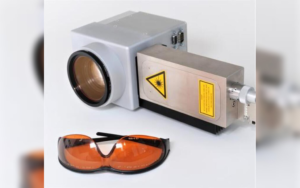 Compact laser marking source
